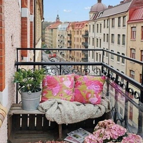 Vankúše na balkóne Kamila Zedníčková