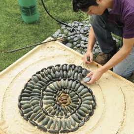 Skladanie kamenné mozaiky Kamila Zedníčková