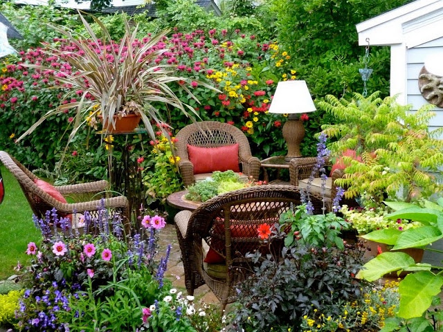 Záhradný zákutia so sedením - 