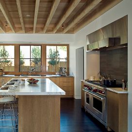 Kuchyňa - drevený strop
