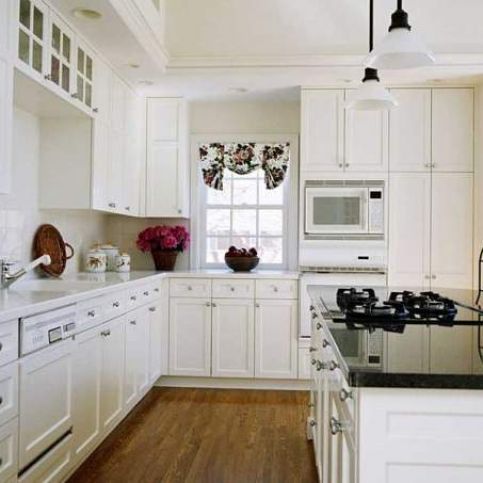 Biela kuchyne s drevenou podlahou Helena-koden 