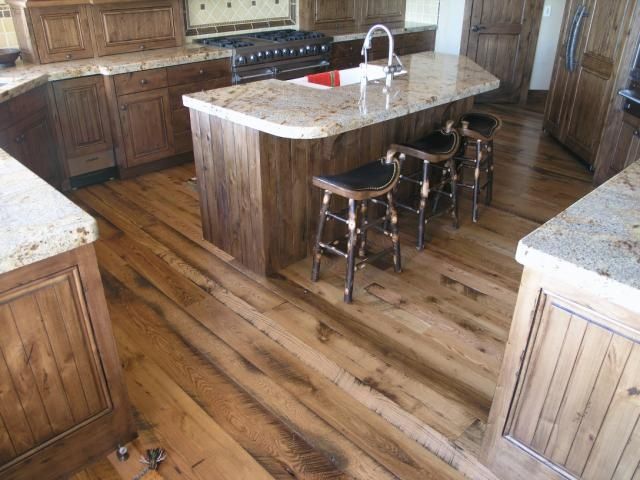Drevená podlaha v kuchyni - 