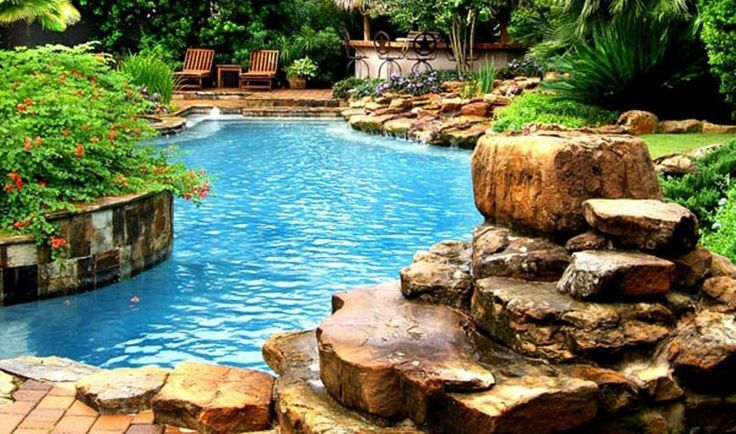 Prírodný bazén s množstvom kameňa - 