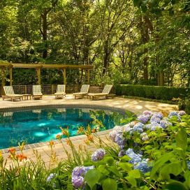 Vonkajší bazén ukrytý v záhrade FilipCerman 