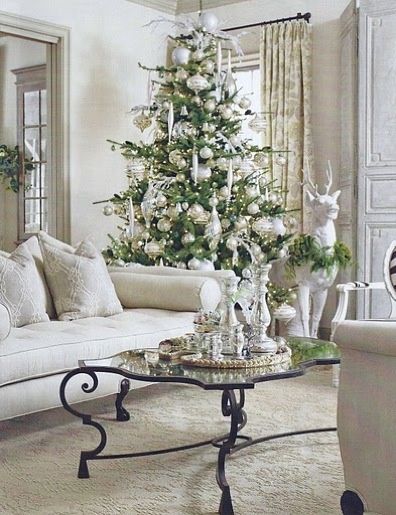 Vianočný stromček v bielej farbe - 