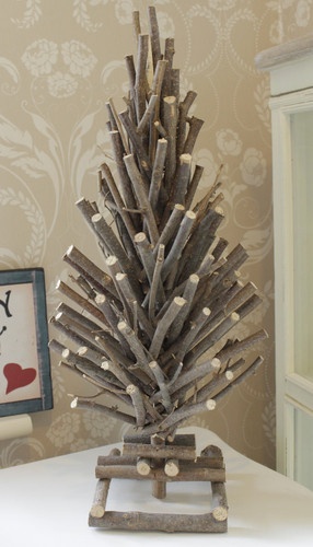 vianočný stromček z drevených vetvičiek - 
