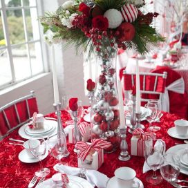 červenobiela vianočné dekorácie pre sviatočný stôl
