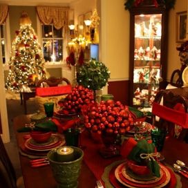 vianočné dekorácie v červenozelené