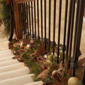 Vianočne vyzdobené schodisko