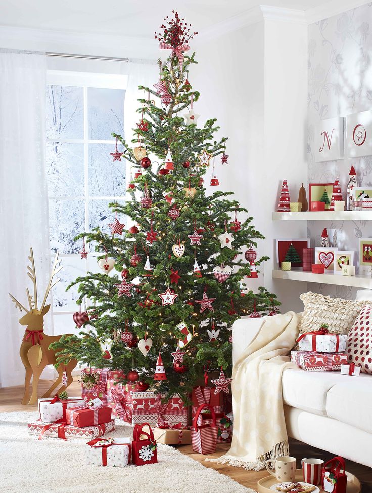 Vianočný stromček s látkovými ozdobami - 