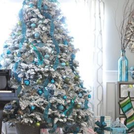 Strieborno-modrý vianočný stromček