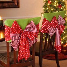 Vianočne dekorovaná stoličky