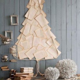 Vianočný stromček zo starých papierov