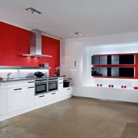 Kuchyňa s červenou stenou