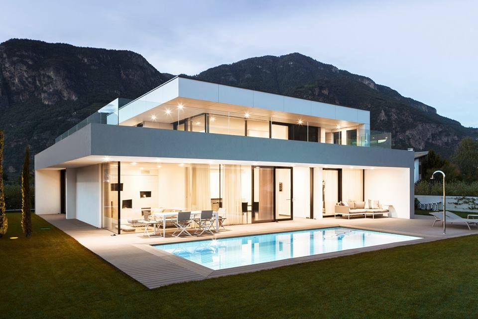 Moderný dom s bazénom - 