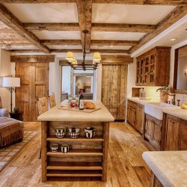 Kuchyňa v dreve s patinou