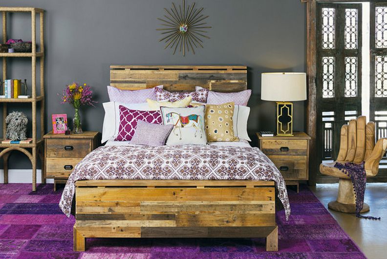 Pekná drevená posteľ - 