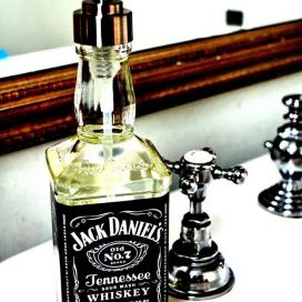 Nádoba na tekuté mydle z fľaše Jack Daniels Jana Grisanti
