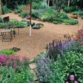 Prirodzený priestor pre záhradné sedenie