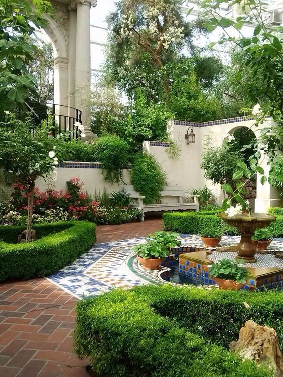 Upravená záhrada s fontánou - 