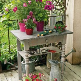 Terasa - stolček na kvety