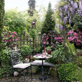 Posedenie v kvitnúce záhrade Jana Grisanti
