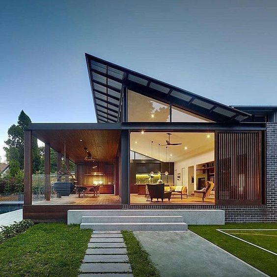 Moderné bungalov, presklený s terasou - 
