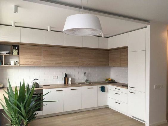 Moderná kuchyňa do L až do stropu - 