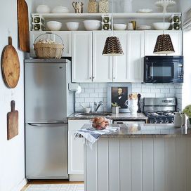 Kuchyňa s miskami nad linkou Vlasticka miluju interiéry