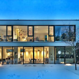 Moderný dom nízkoenergetický s oknami