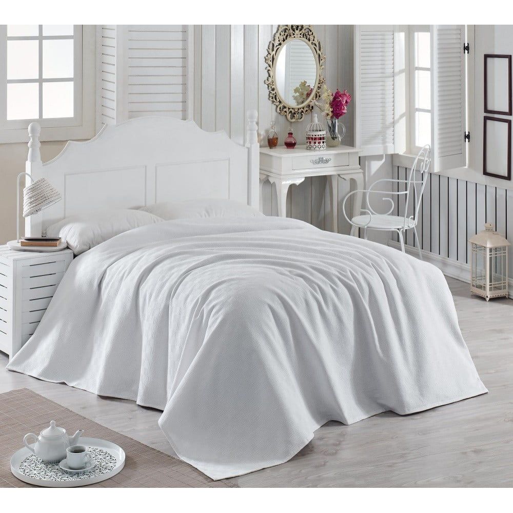Biely bavlnený pléd cez posteľ Magnona, 200 × 240 cm - Bonami.sk