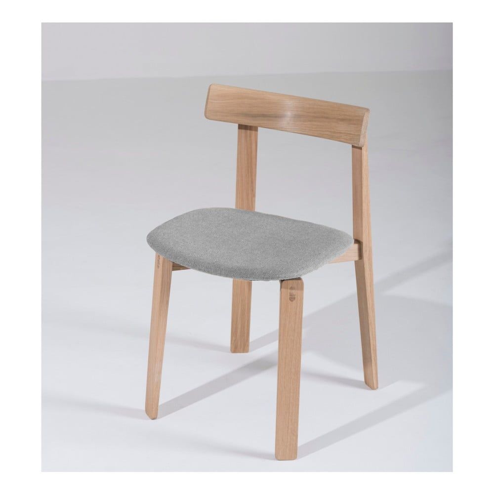 Jedálenská stolička z masívneho dubového dreva so sivým sedadlom Gazzda Nora - Bonami.sk