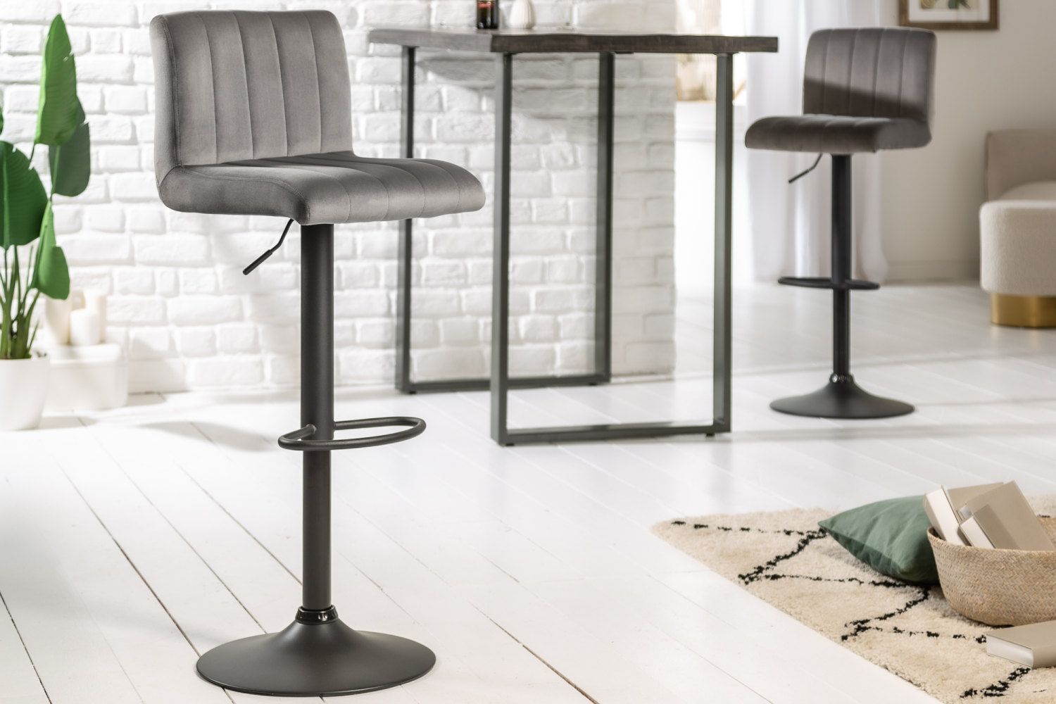 LuxD Dizajnová barová stolička Walnut sivý zamat - ESTILOFINA.SK