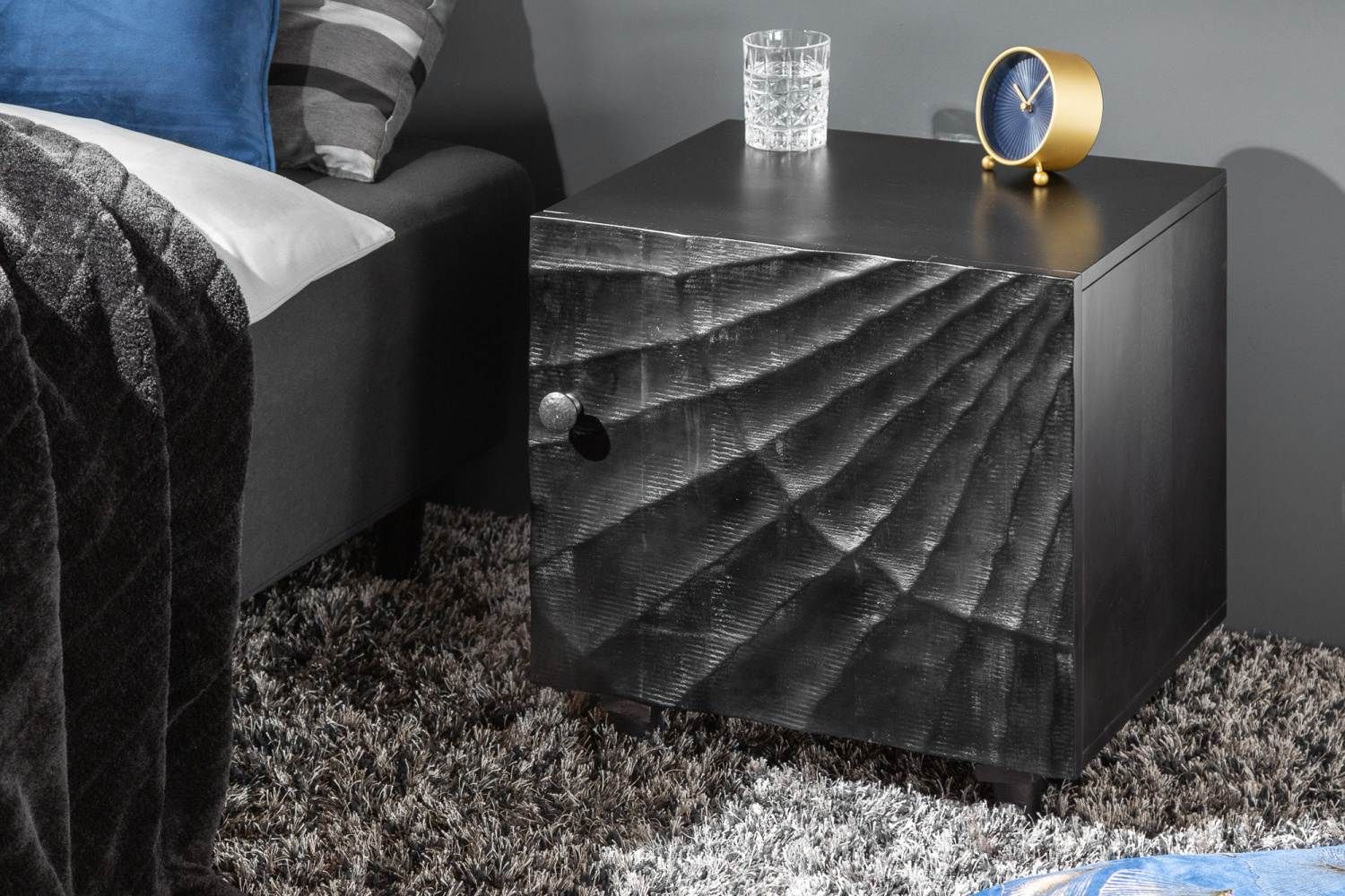 LuxD Dizajnový nočný stolík Shayla 50 cm čierne mango - ESTILOFINA.SK