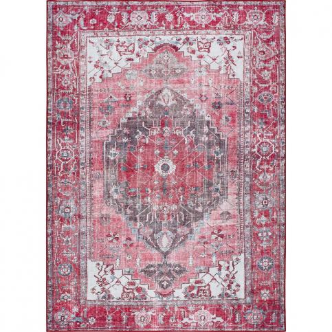 Červený koberec Universal Persia Red, 140 x 200 cm Bonami.sk